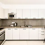 The Flow - J1 Apartment *